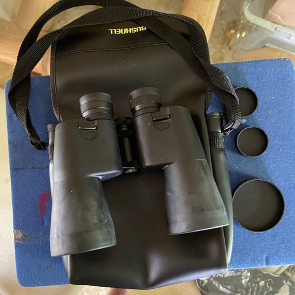 Bushnell Wide Angle Binoculars 13-1050 70 Field With Case‎